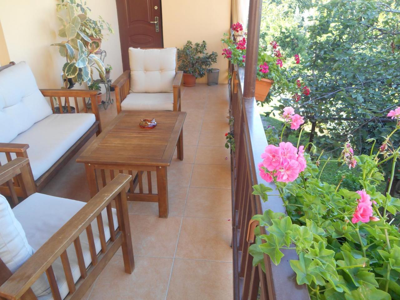 Tinikos Guest House เทลาวี ภายนอก รูปภาพ