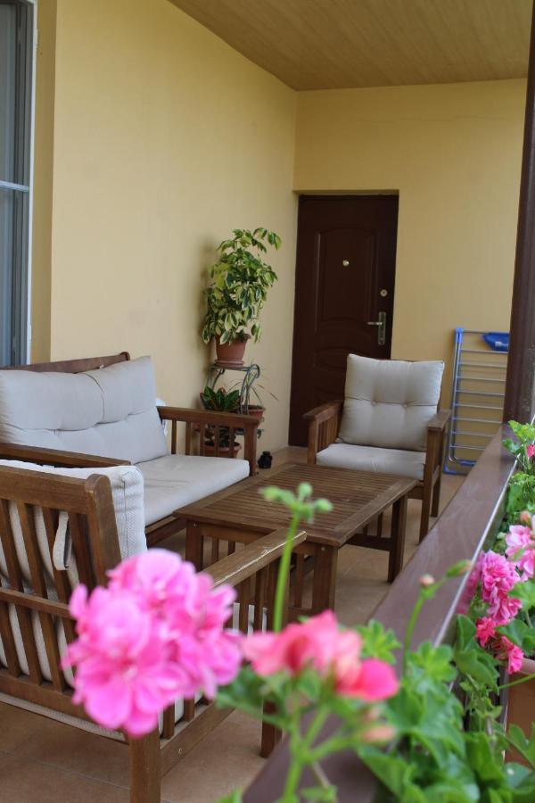 Tinikos Guest House เทลาวี ภายนอก รูปภาพ