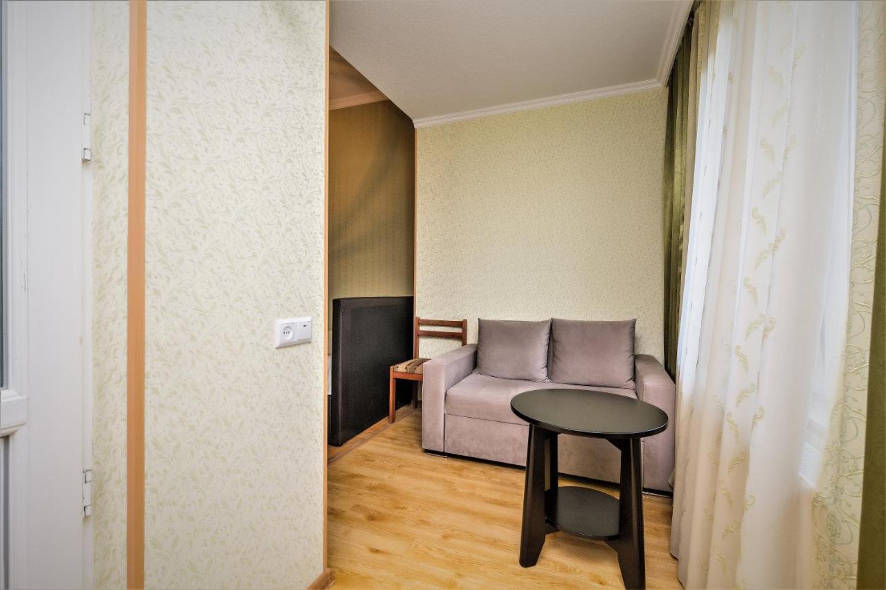 Tinikos Guest House เทลาวี ภายนอก รูปภาพ