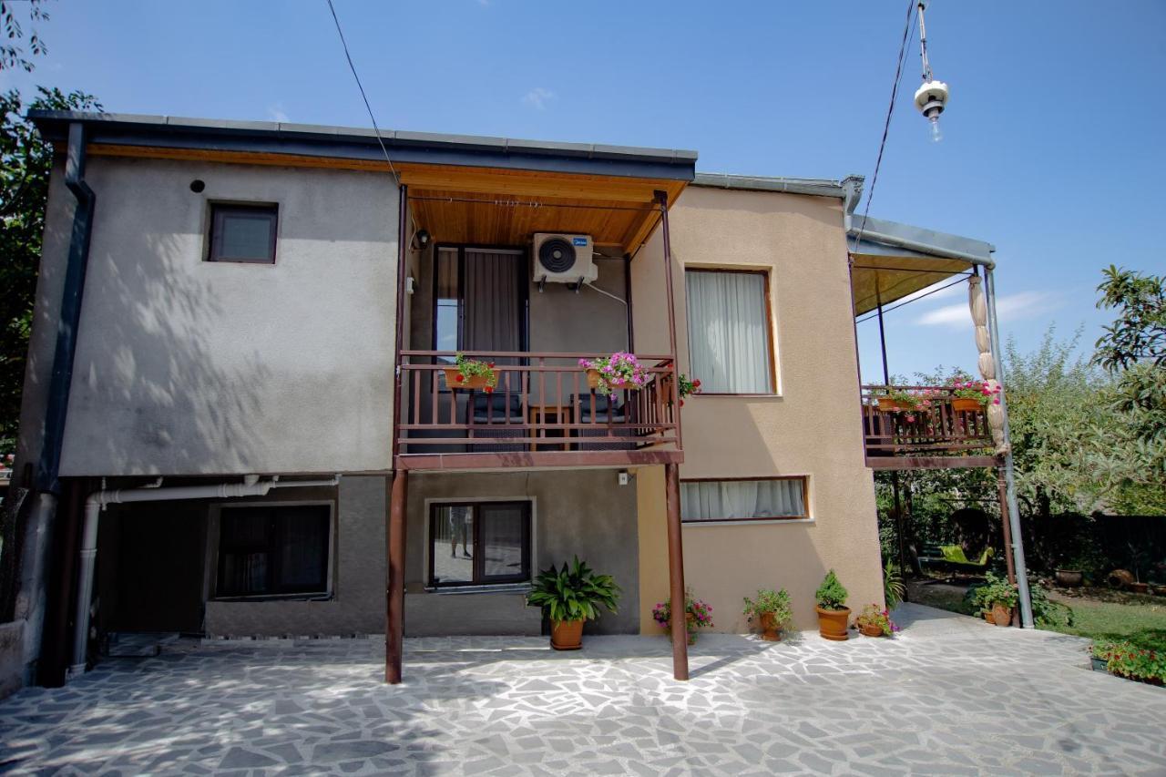 Tinikos Guest House เทลาวี ภายนอก รูปภาพ